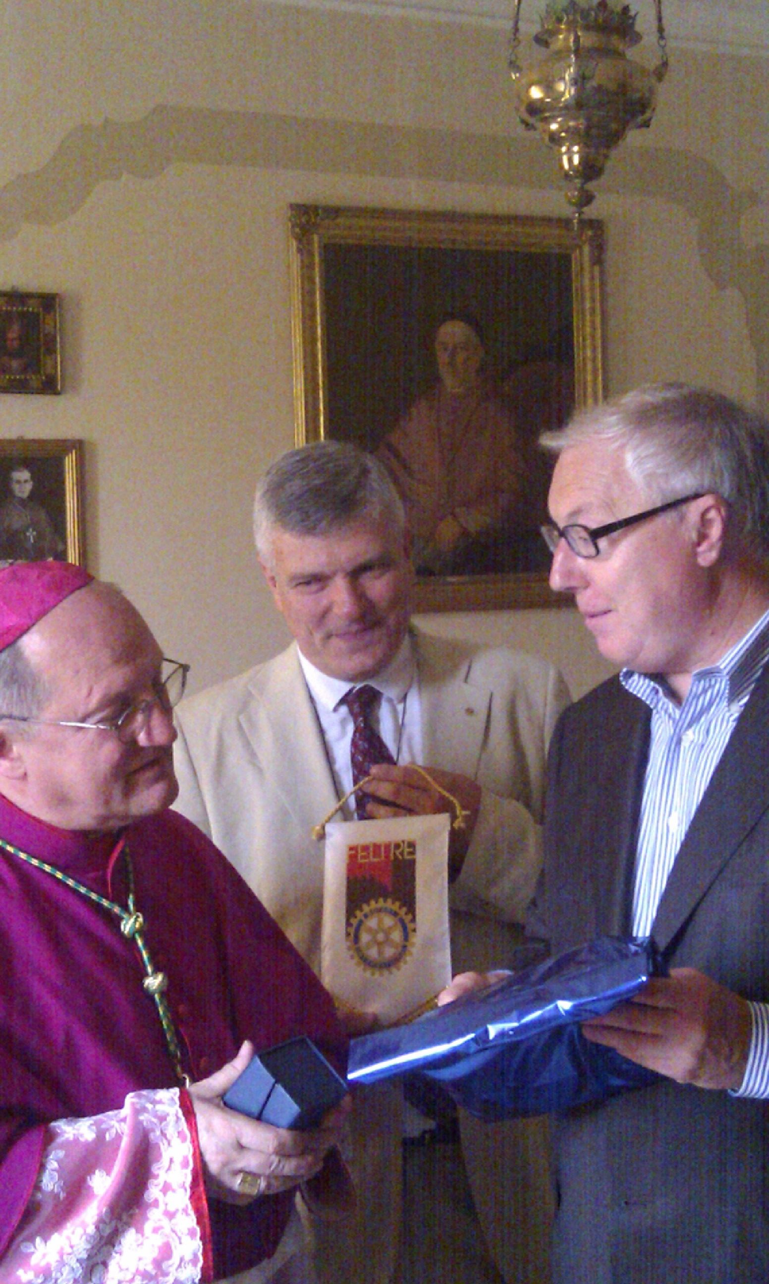 12 A Feltre con mons. Enrico Dal Covolo rettore dell'Università Lateranense (la domenica del Palio 2011)